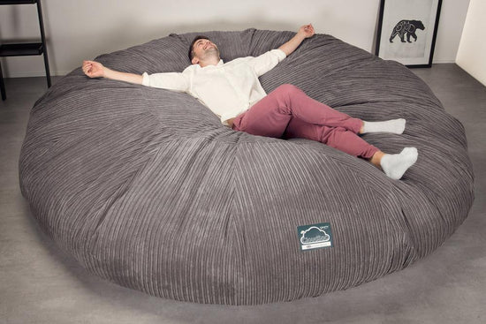 Lounge Pug, Pouf Sacco Gigante Titanico XXXXXL, C5000L CloudSac, Imbottito Di Fiocchi Di Lattice e Poliestere, Velluto a Coste Grafite