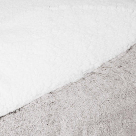 Lettino per Cani Sloucher XL - Eco-pelliccia di Coniglio Grigio Chiaro 03