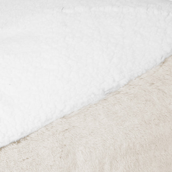 Lettino per Cani Sloucher Medio - Eco-pelliccia di Coniglio Bianco 03