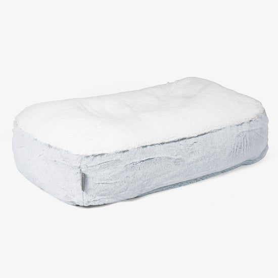 Lettino per Cani Sloucher Medio - Eco-pelliccia di Coniglio Azzurro Polvere 01