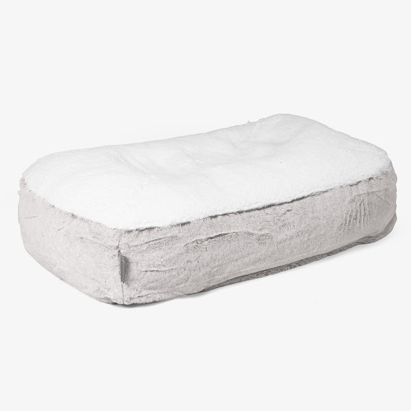 Lettino per Cani Sloucher Medio - Eco-pelliccia di Coniglio Grigio Chiaro 01