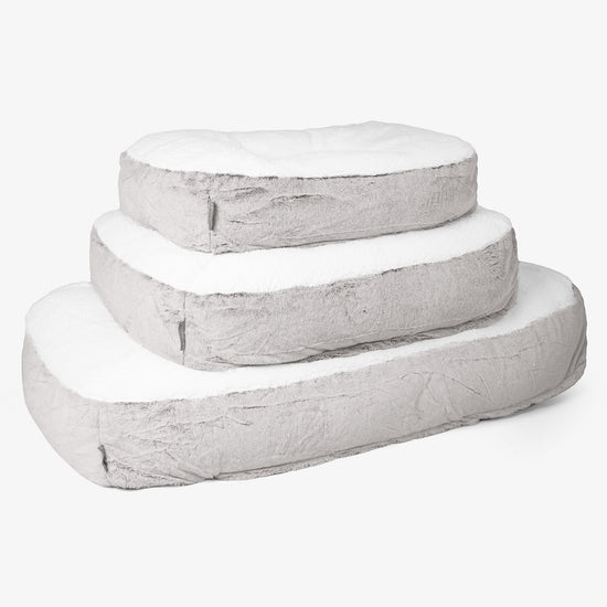 Lettino per Cani Sloucher Medio - Eco-pelliccia di Coniglio Grigio Chiaro 02