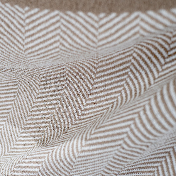 Coperta / Plaid - Lavorato a Maglia Tessuto a Spina di Pesce Pietra Fabric Close-up Image