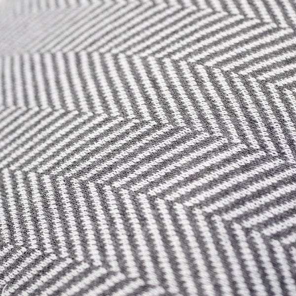Poggiapiedi Piccolo - Lavorato a Maglia Tessuto a Spina di Pesce Grigio Fabric Close-up Image