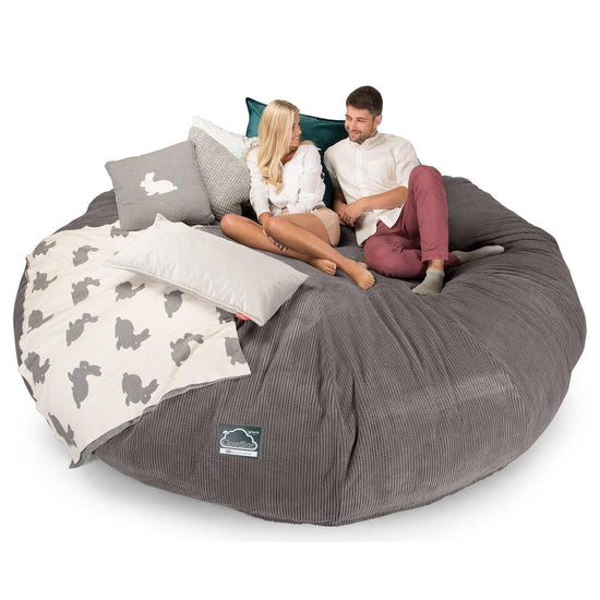 Lounge Pug, Pouf Sacco Gigante Titanico XXXXXL, C5000L CloudSac, Imbottito Di Fiocchi Di Lattice e Poliestere, Pompon Carbone Grigio